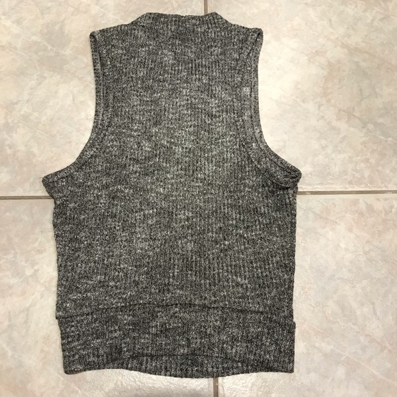 Charlotte Russe grey ribbed knit crop top - Picture 2 of 4